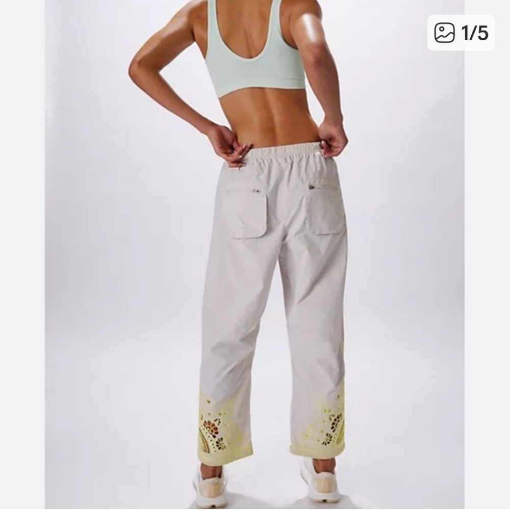 ๐๐Free People fly by night embroidered cargo style cropped hiking pants - Picture 5 of 5